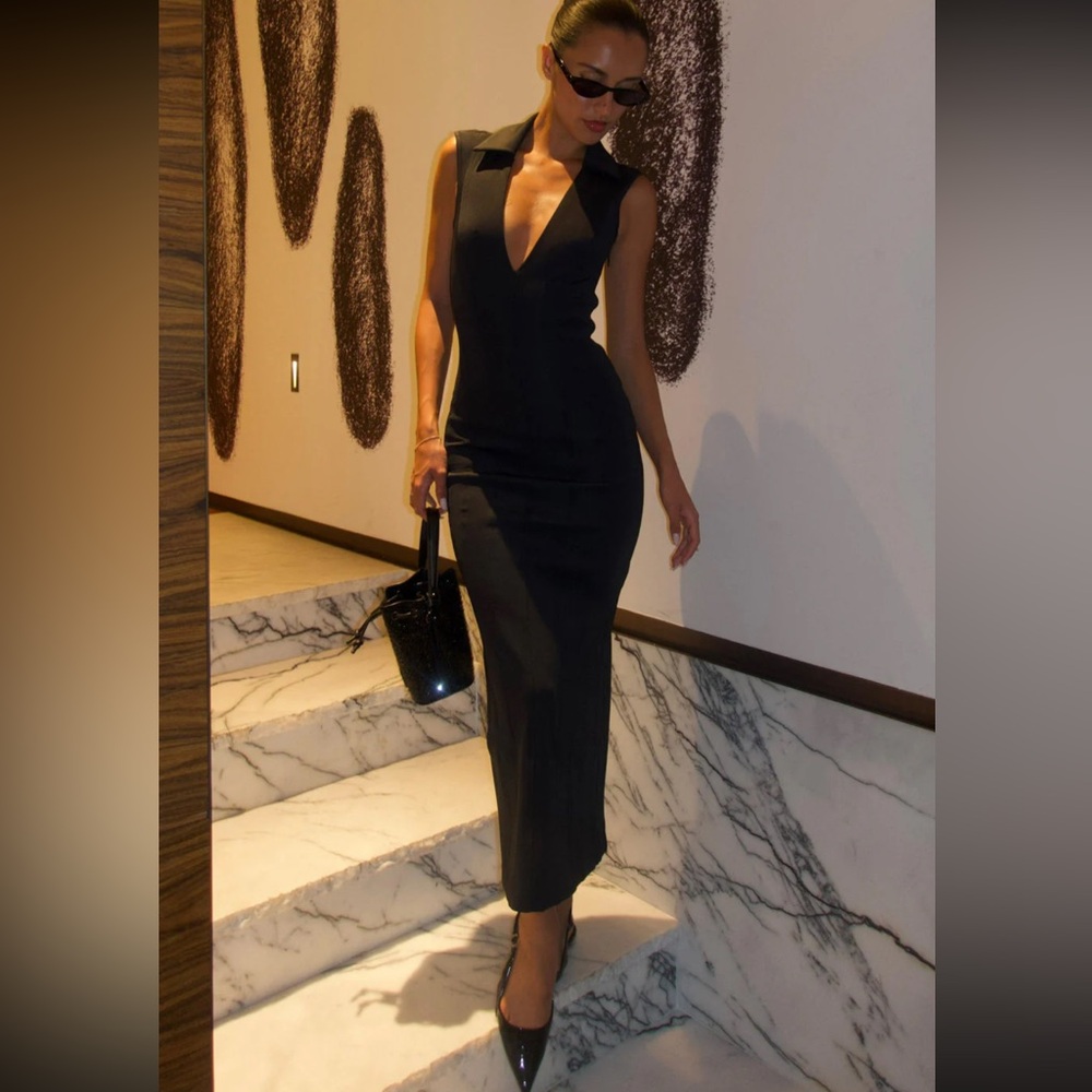 Keagan Sleeveless Midi Dress - Black
Meshki Black Midi Dress